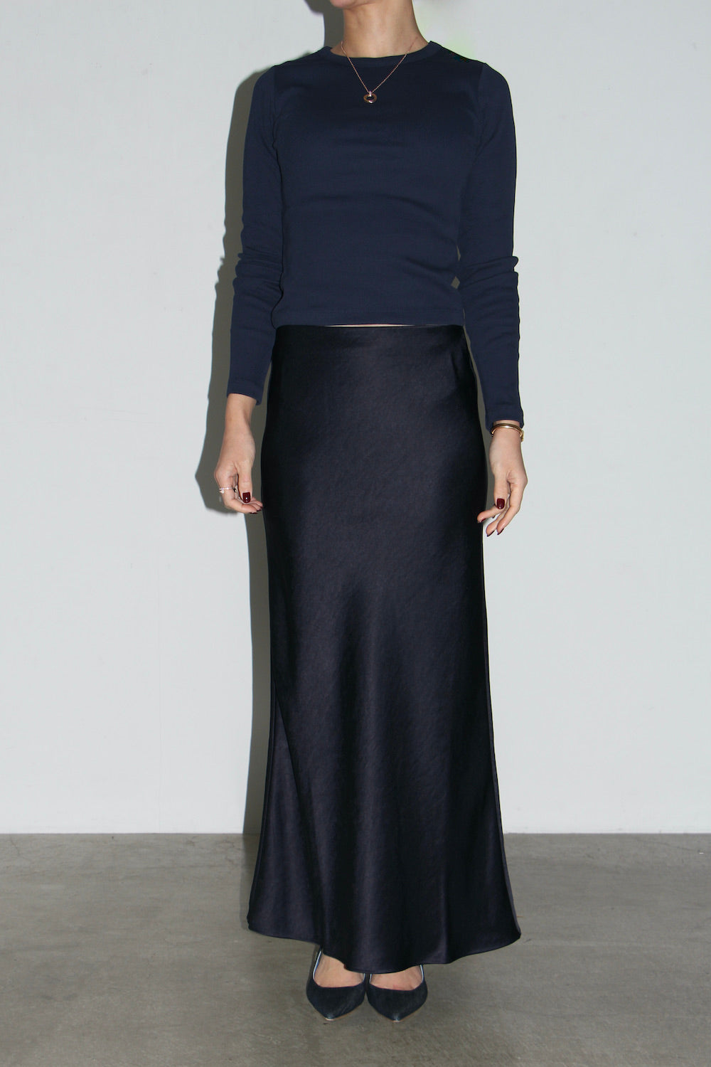 REiL BIAS CUT SATIN SKIRT / NAVY